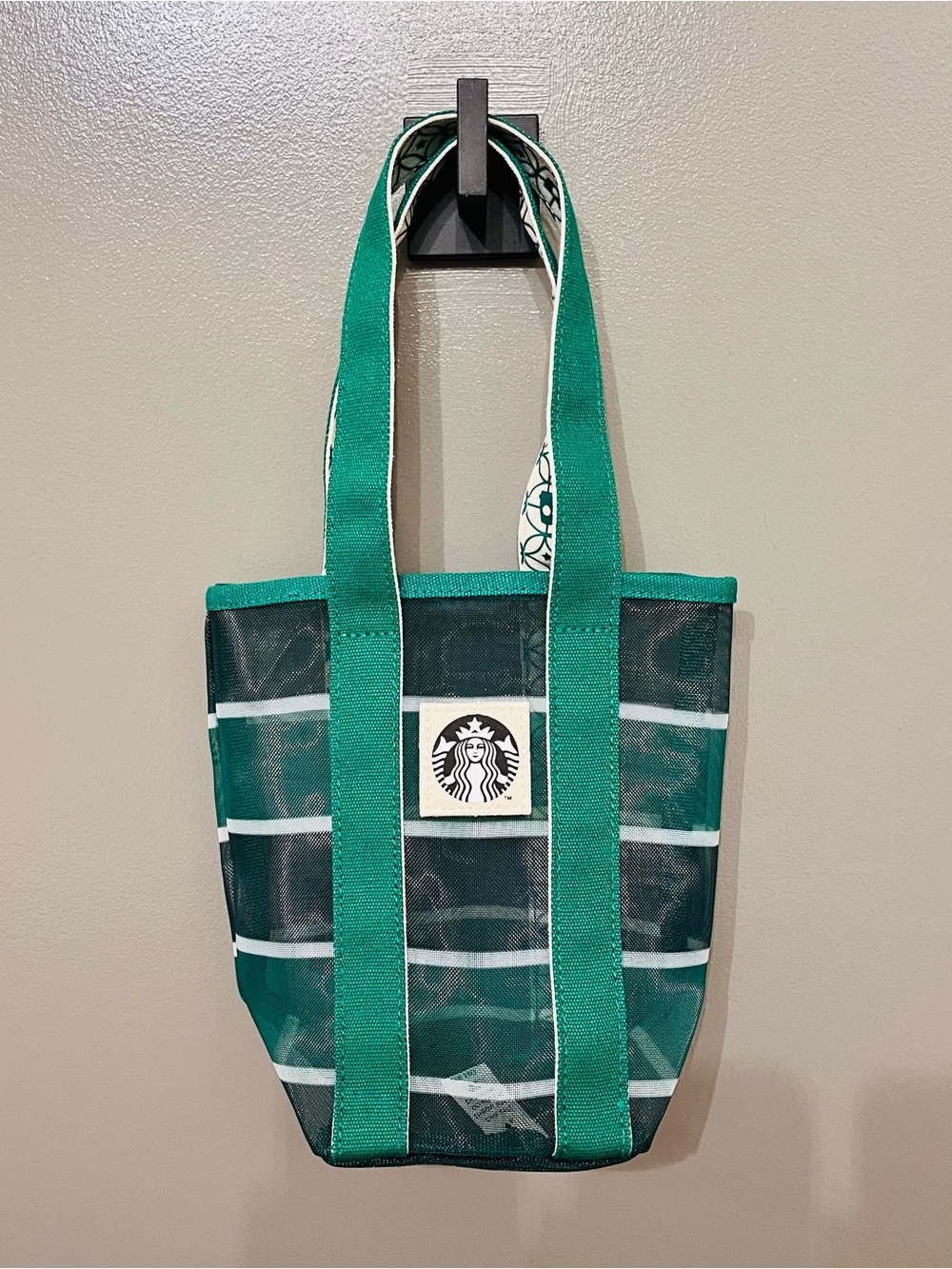 Starbucks Taiwan mesh togo cup drink bag-green stripes